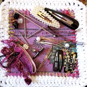 *SOLD*  Lot of hair accessories,  clips, barrettes and elastics,  22 items total